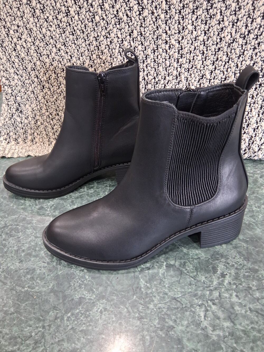 Sonoma Tasani Black Chelsea Boots Bootie Ankle Boot Women's Size 8 NWOT Side Zip